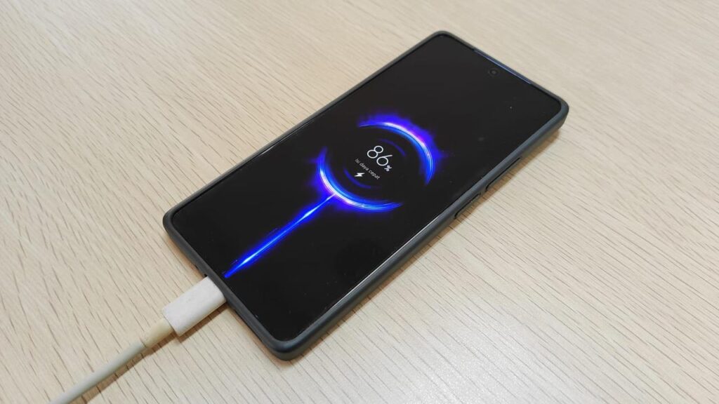Mitos atau Fakta? Airplane Mode Bisa Bikin HP Lebih Cepat Terisi Saat Dicas!