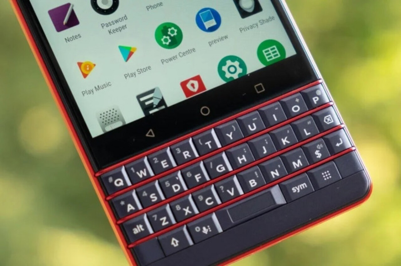 Feature Phone Baru HMD Punya Desain yang Mengingatkan pada BlackBerry